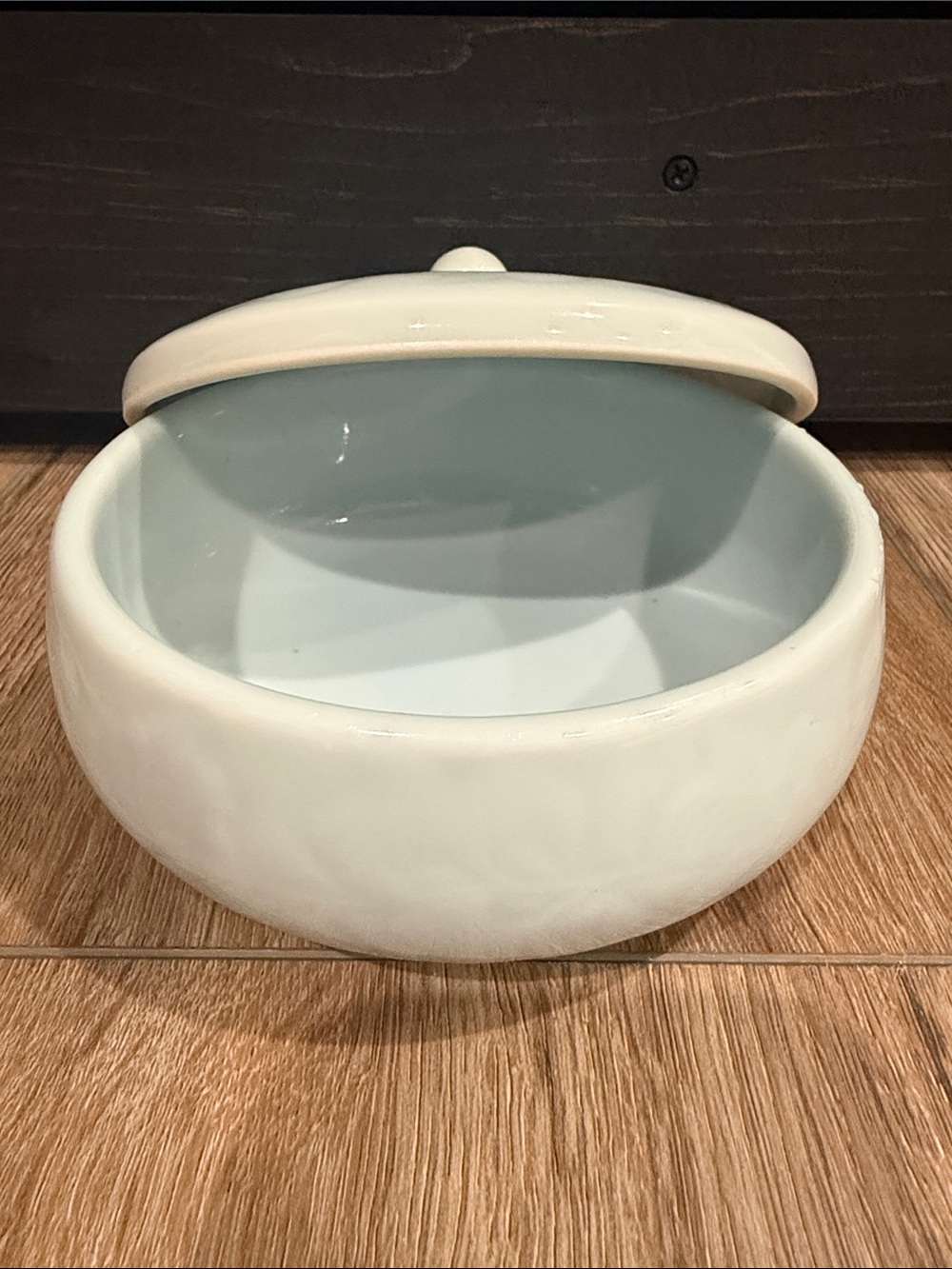 Korean CELADON Lid Circle Trinket Lotus Flower Box 4.5 inches round - light blue - Picture 2 of 5